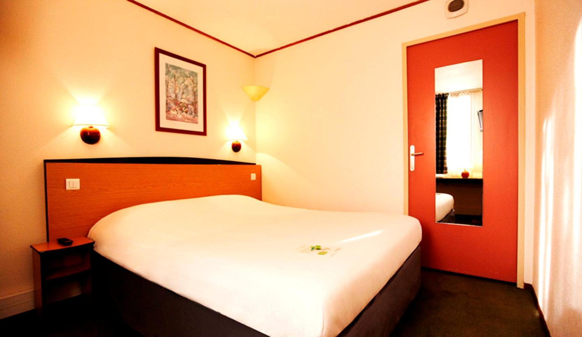 Campanile Bordeaux Ouest - Le Bouscat Hotel Room photo